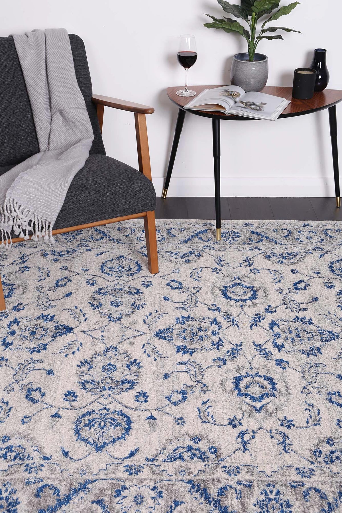 Dainty Cassandra Blue & Ivory Rug