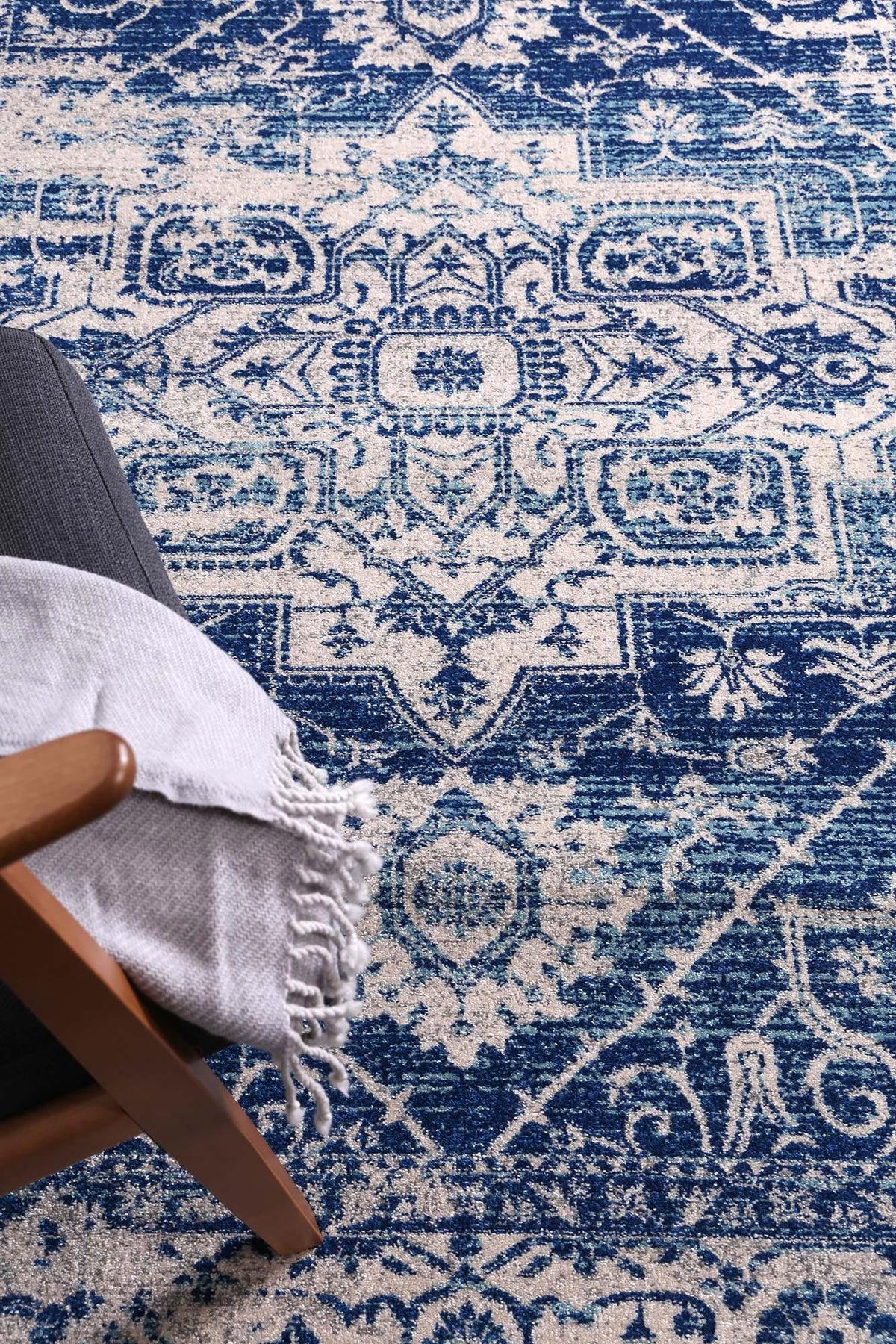 Dainty Audrey Ivory & Navy Rug