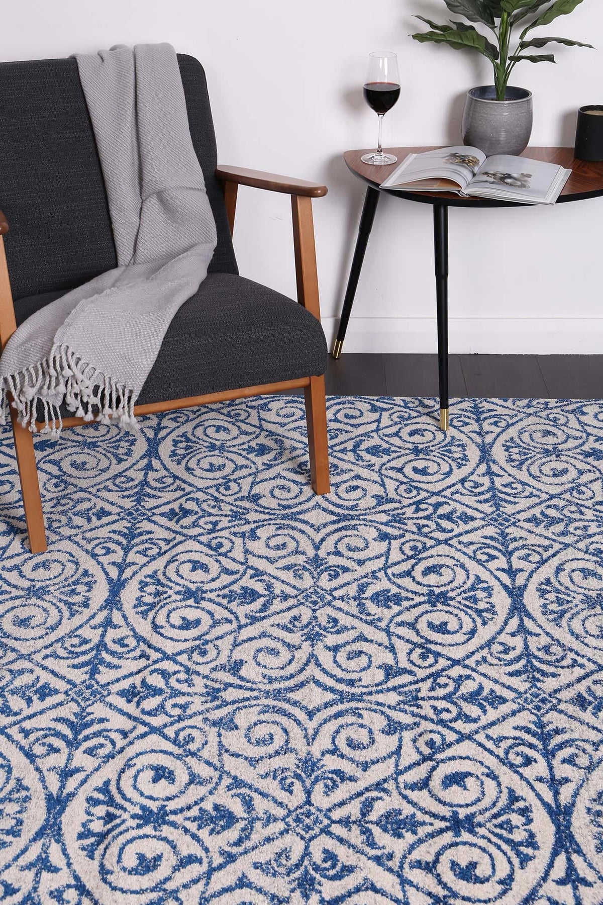Dainty Katherine Blue & Ivory Rug