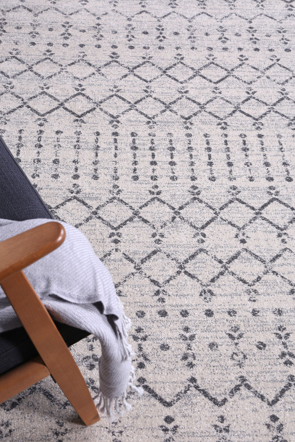 Dainty Geomtric Ivory and Grey