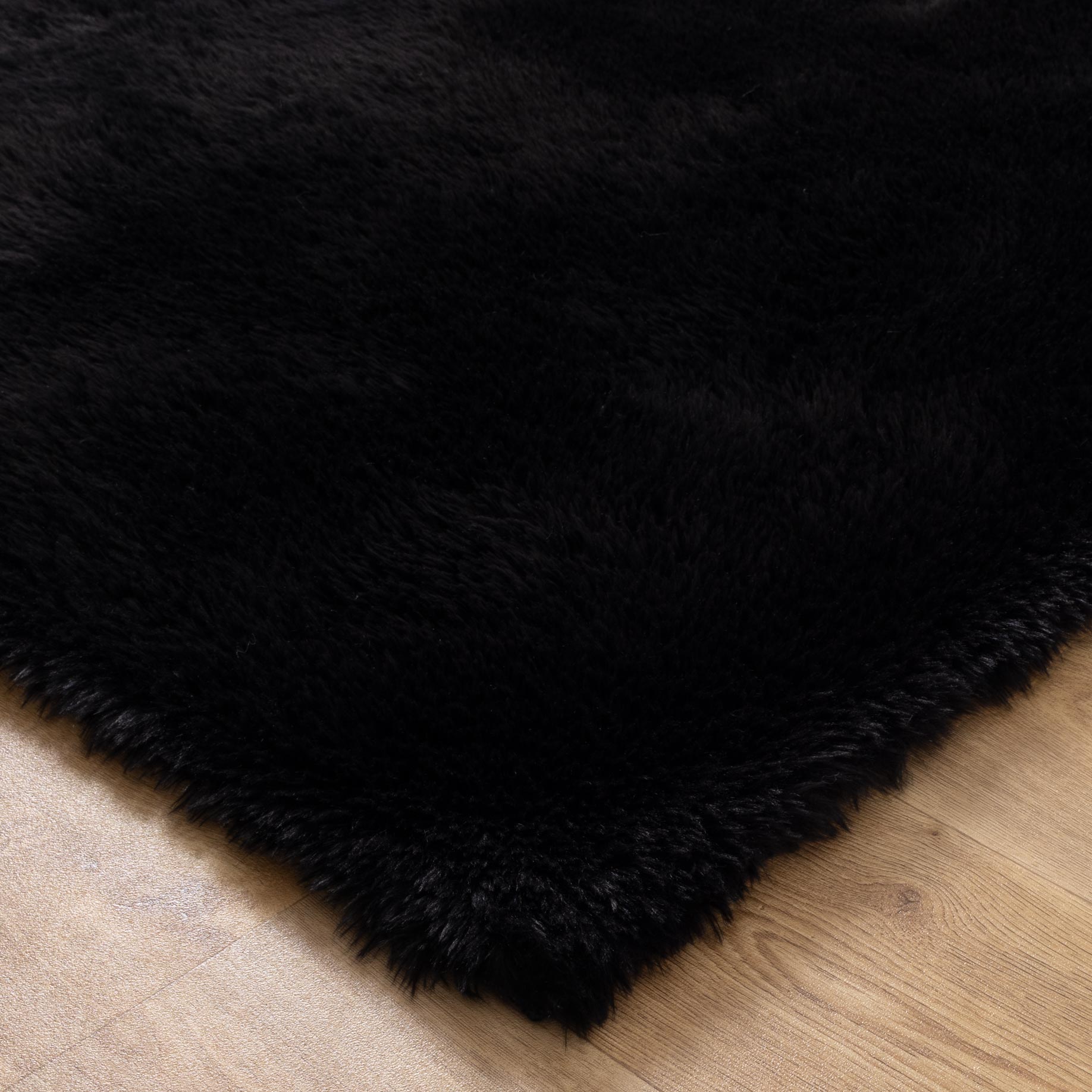 Lyla Machine Washable Shaggy Black Rug