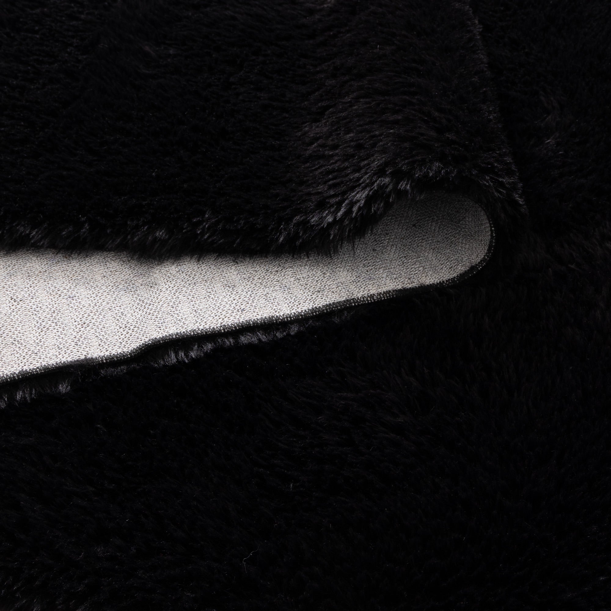Lyla Machine Washable Shaggy Black Round Rug