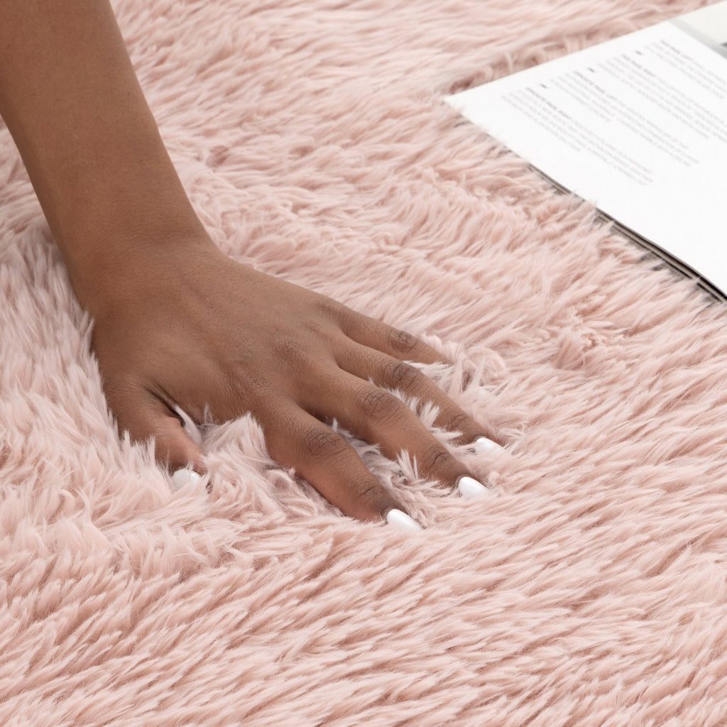 Lyla Machine Washable Shaggy Blush Rug