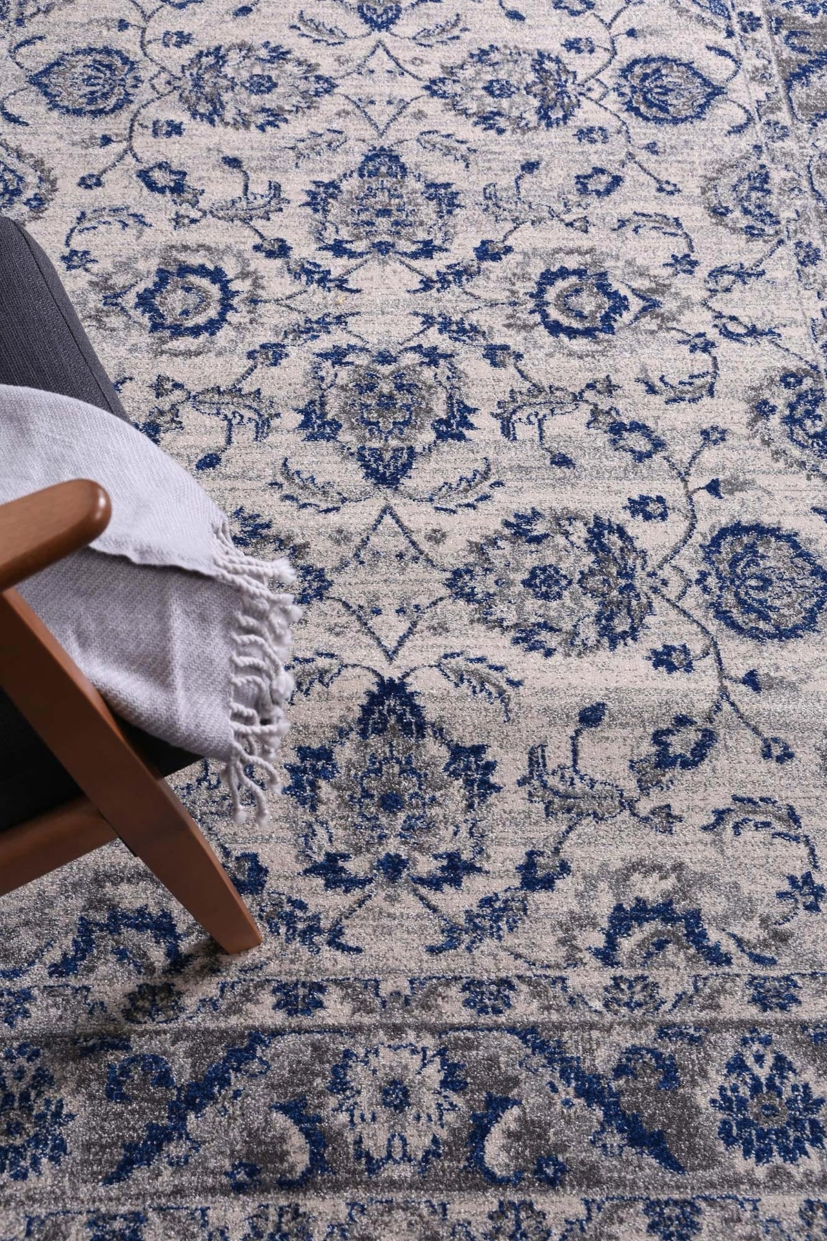 Dainty Cassandra Blue & Ivory Rug