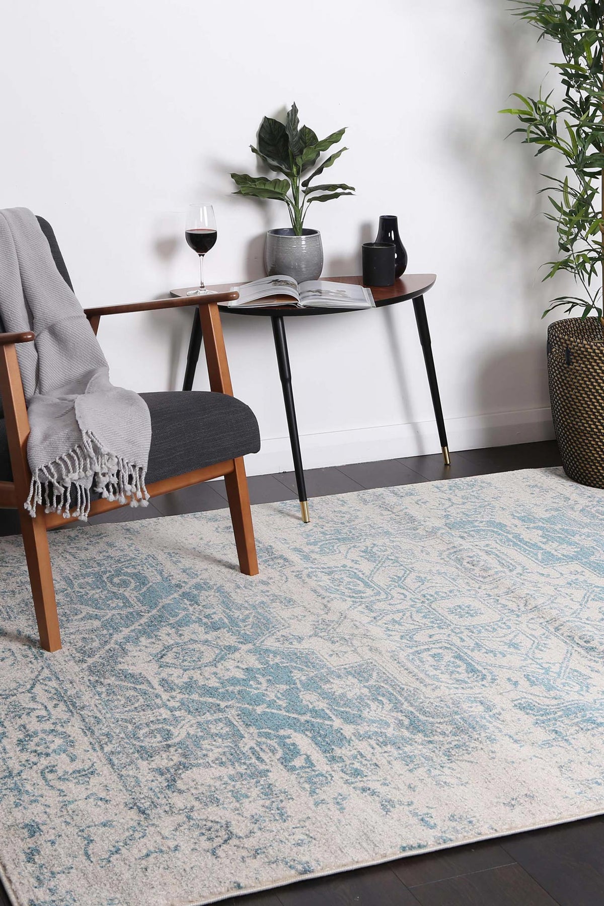 Dainty Audrey Ivory & Blue Rug