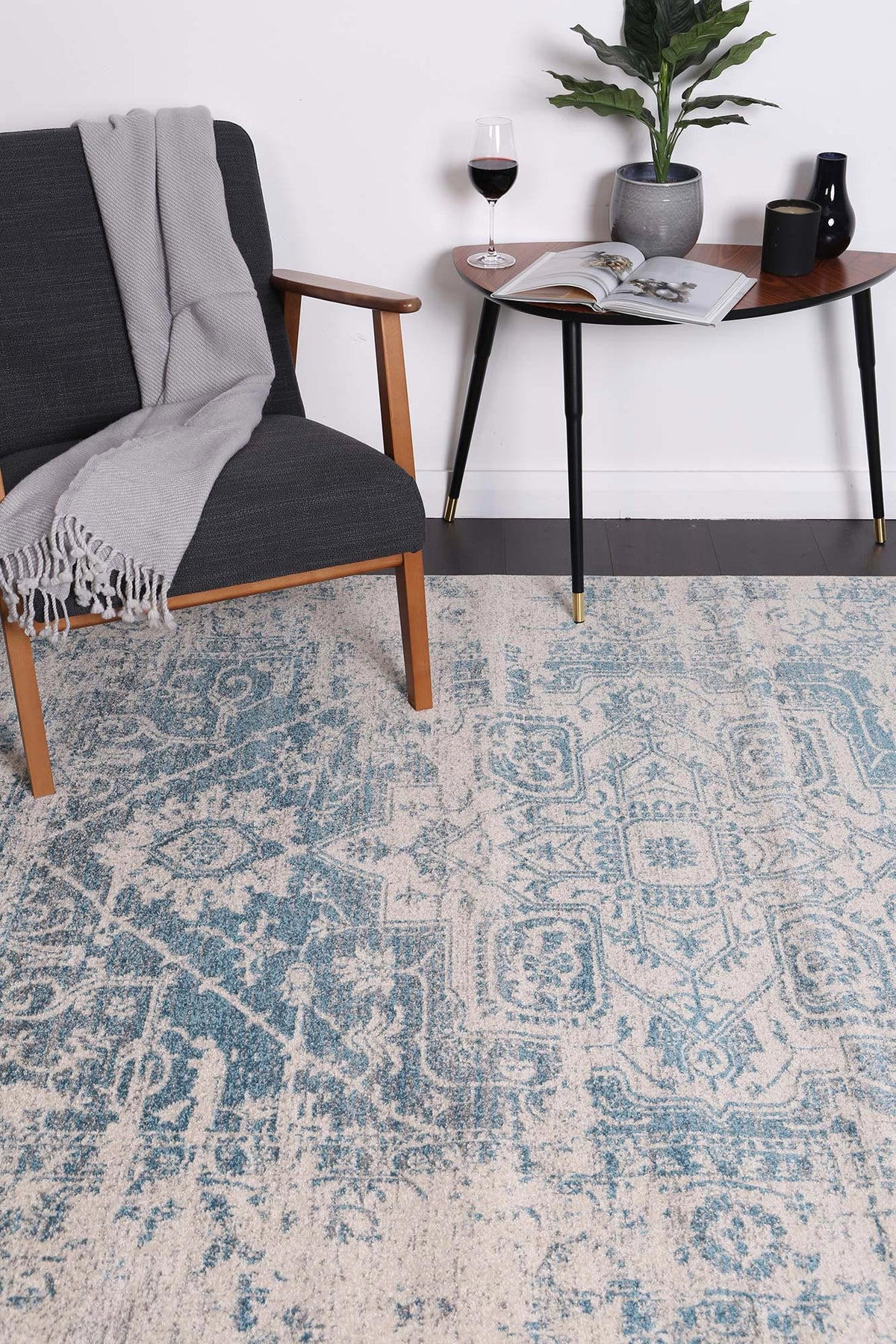 Dainty Audrey Ivory & Blue Rug