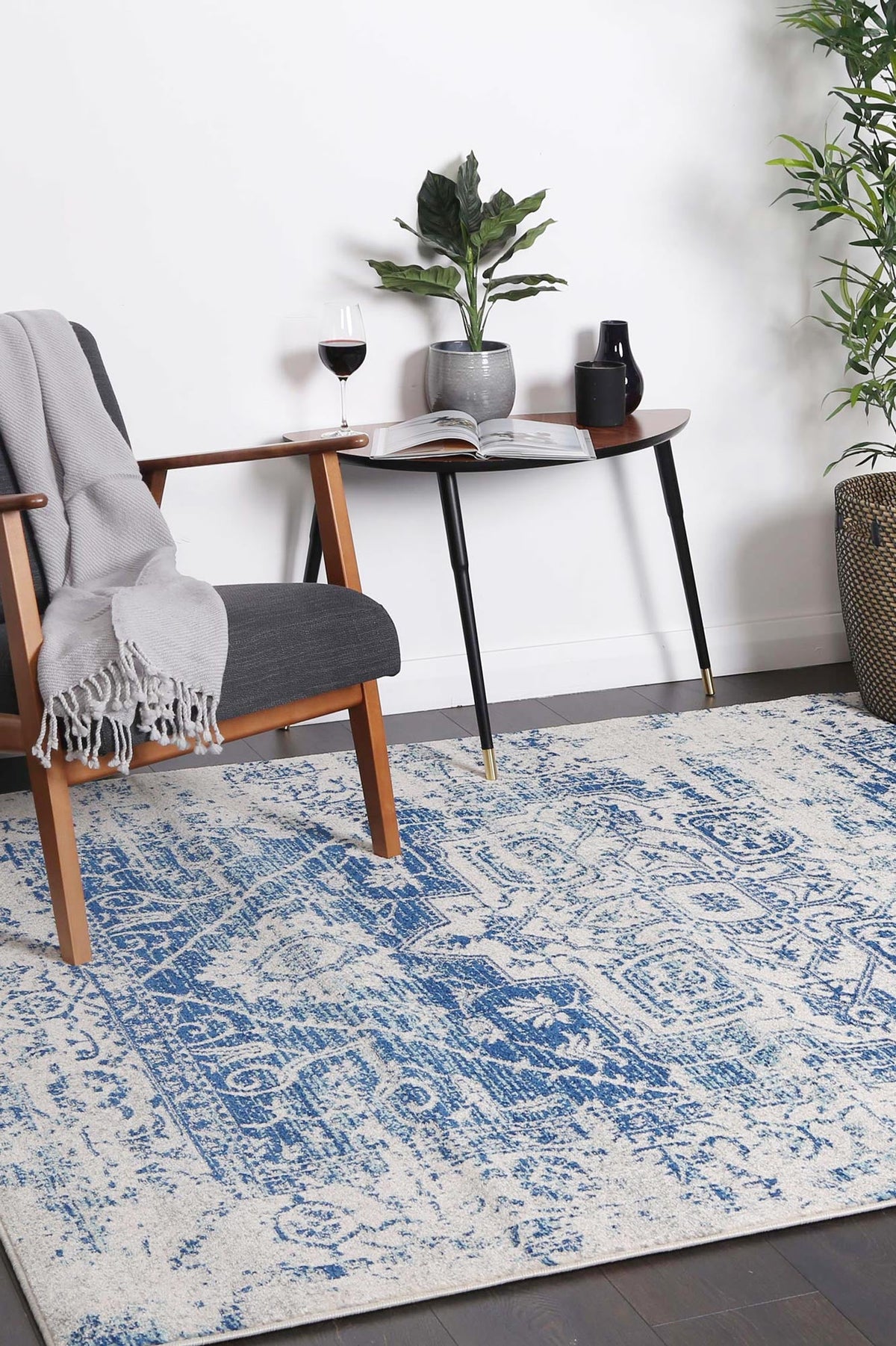 Dainty Audrey Ivory & Navy Rug