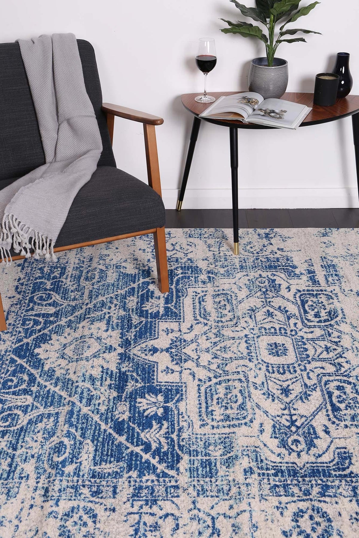 Dainty Audrey Ivory & Navy Rug