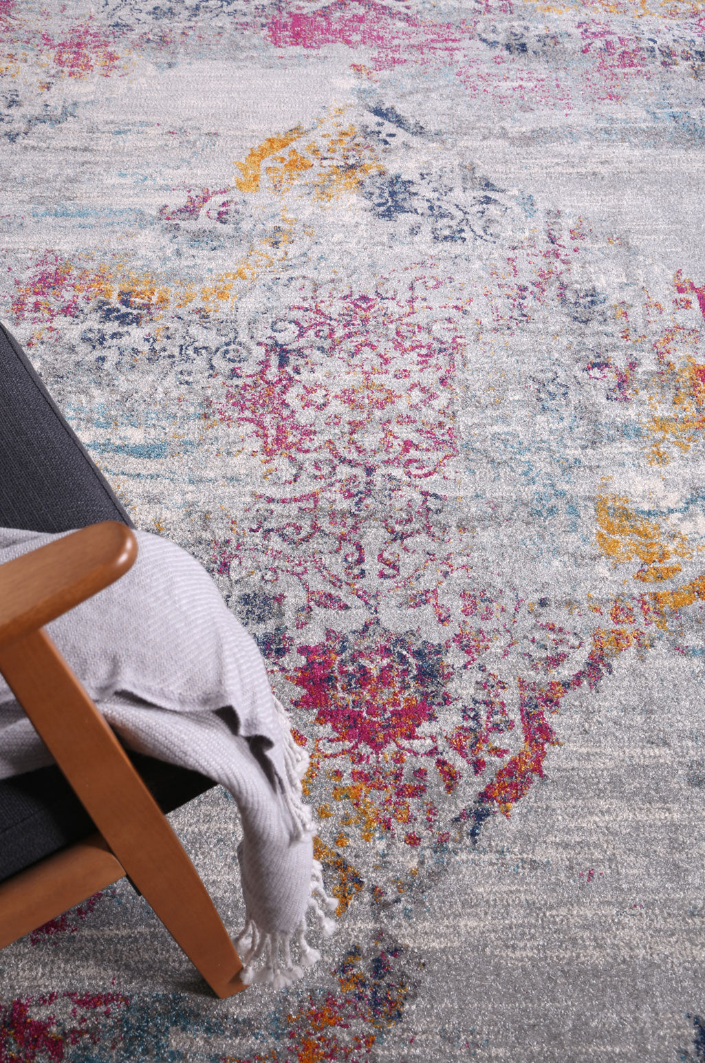 Dainty Ornate Multi-Coloured Rug