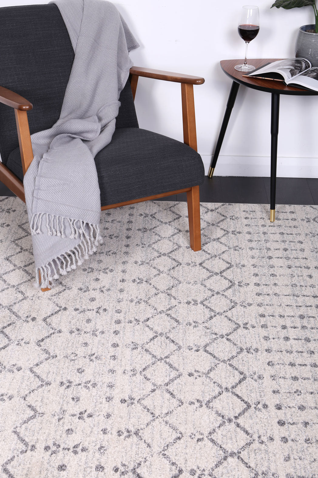Dainty Geomtric Ivory and Grey