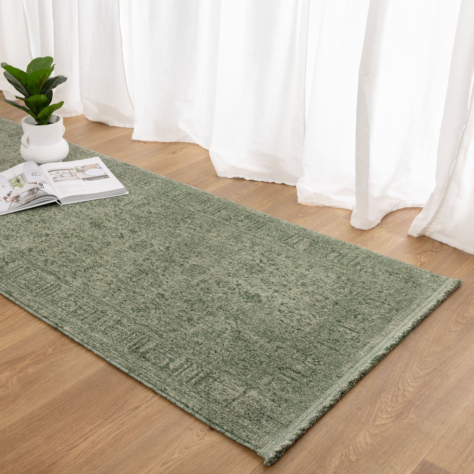 Heritage Distressed Border Green Runner- H107: (Different Tassel)