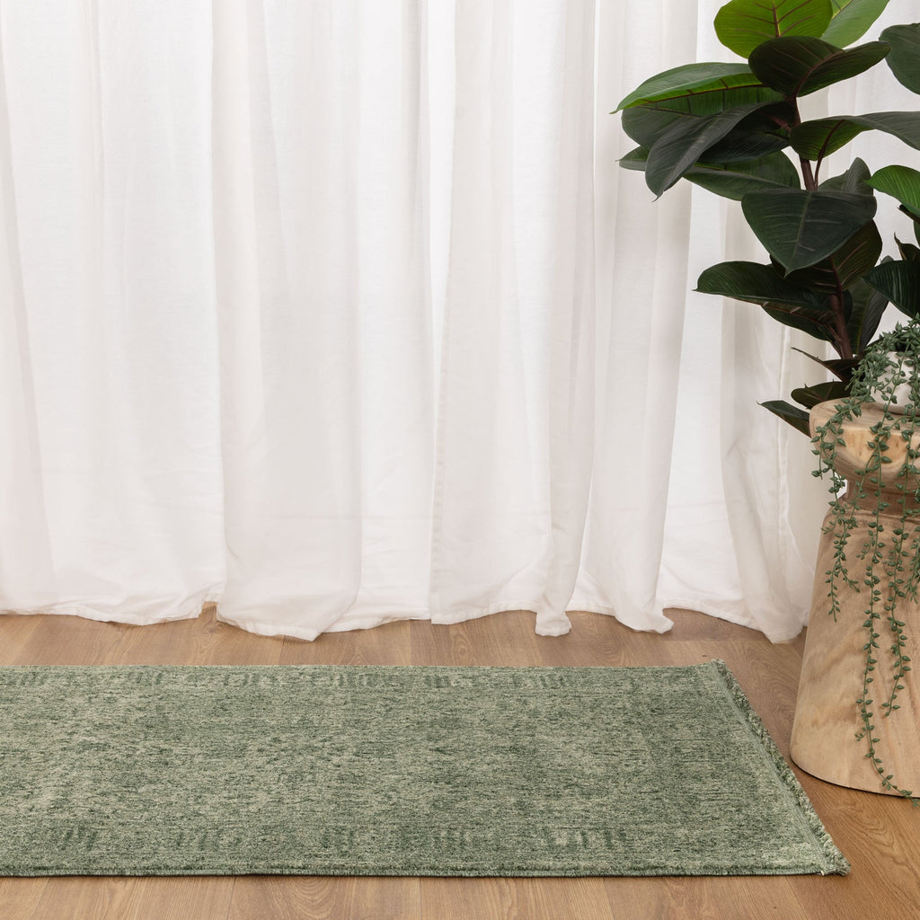 Heritage Distressed Border Green Runner- H107: (Different Tassel)