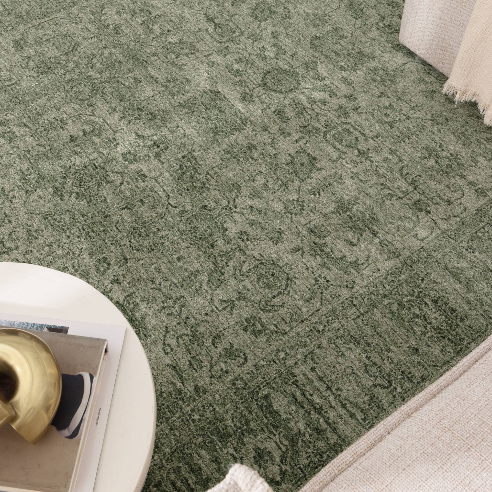 Heritage Distressed Border Green Rug - H107