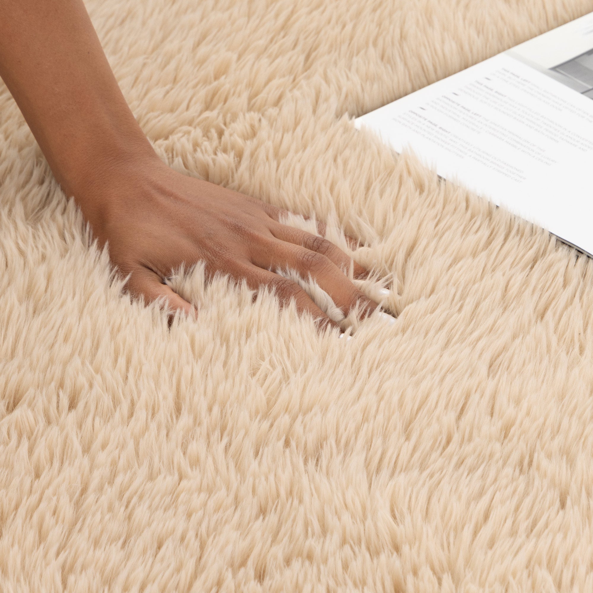 Lyla Machine Washable Shaggy Natural Round Rug