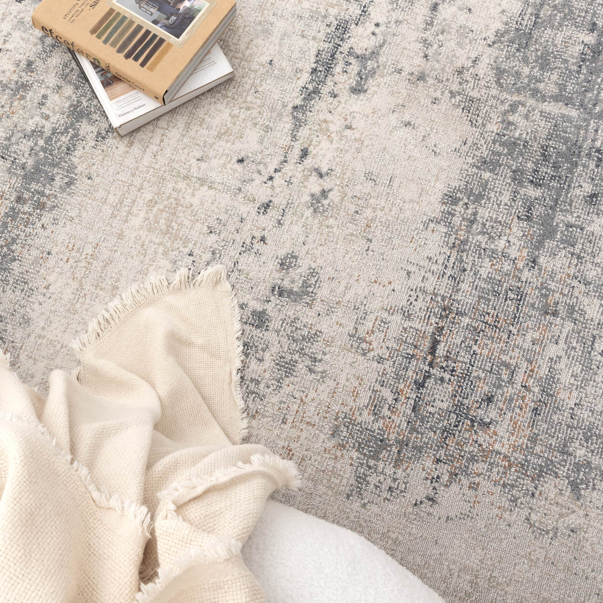 Umbria Distressed Splash Beige Blue Rug TOS5