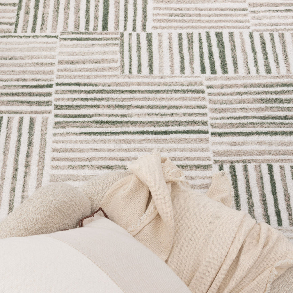 Wellington Geometric Lines Green Rug - W005