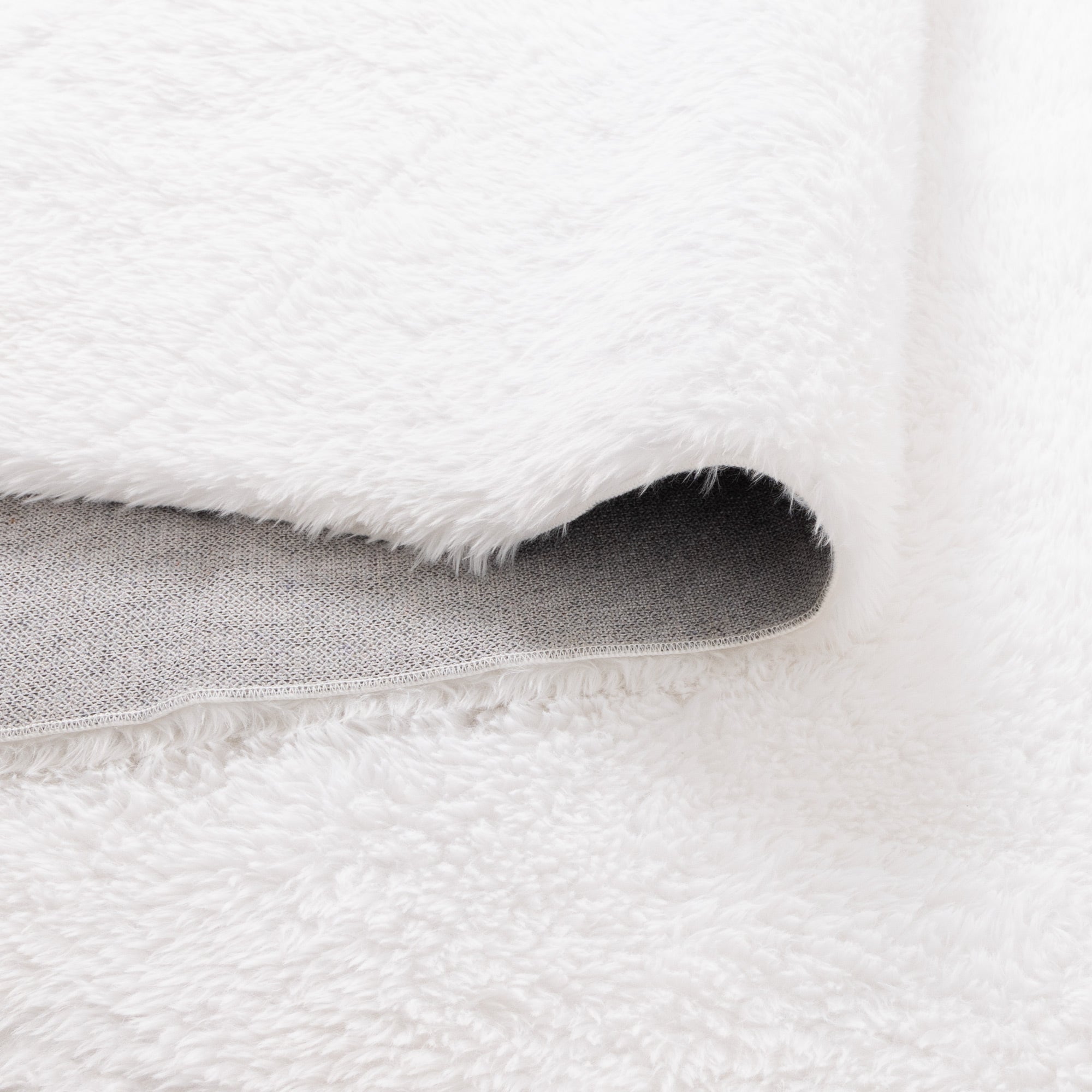 Lyla Machine Washable Shaggy White Round Rug