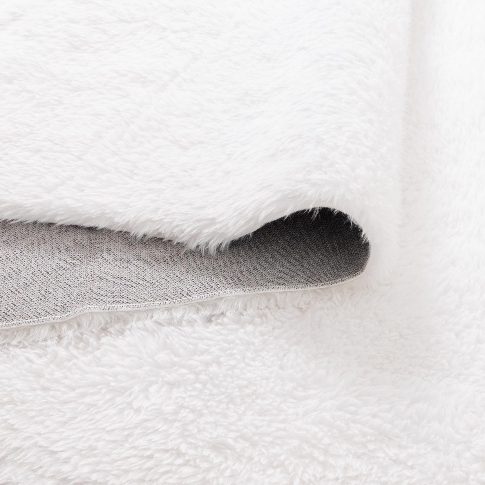 Lyla Machine Washable Shaggy White Rug